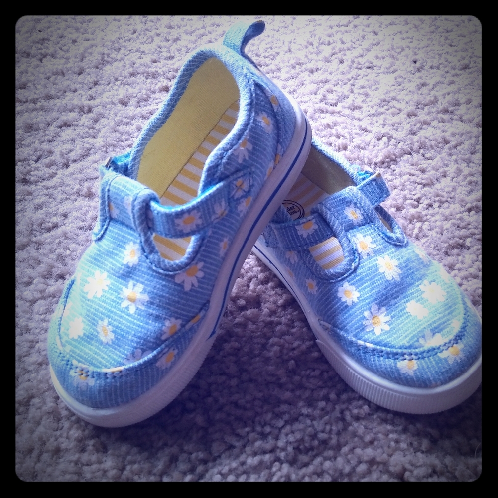 Girls Blue Slip-On Shoes with White Daisies